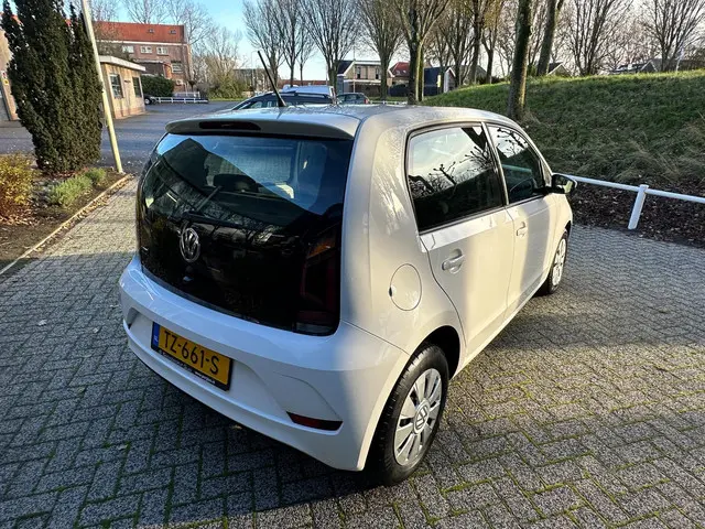 Volkswagen up! 1.0 BMT move up! 2018 Benzine 6