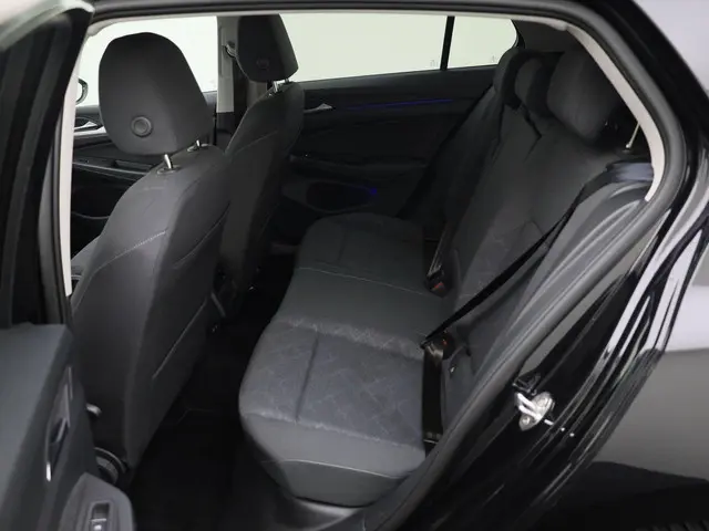 Volkswagen Golf 1.0TSI/110PK Life 2023 Benzine 18