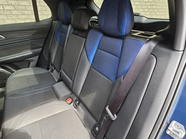 Lynk & Co 01 1.5 Zwarte Hemel/Camera 2023 Hybride Benzine 10