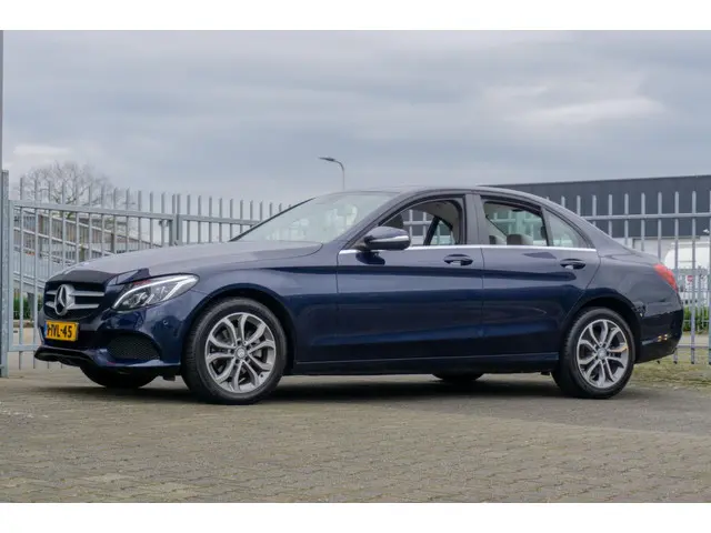 Mercedes-Benz C-Klasse 3