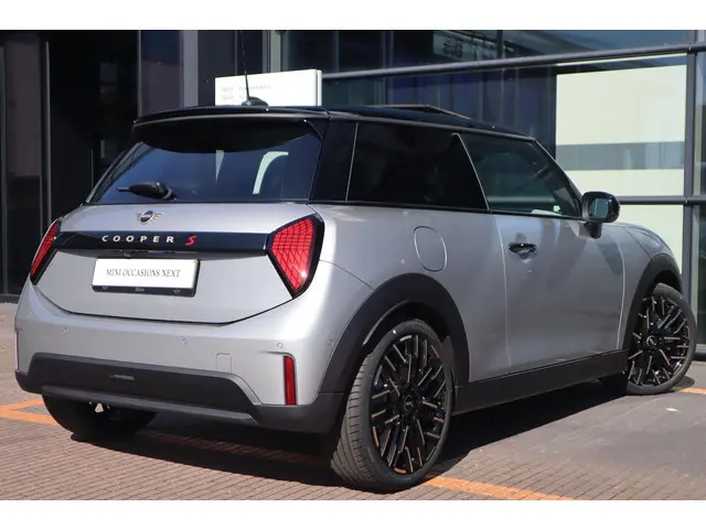 MINI 5-Deurs 2.0 Cooper S 2025 Benzine 2