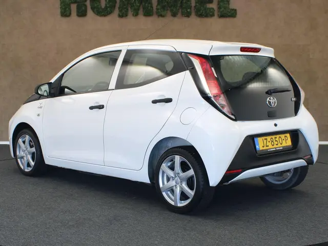 Toyota Aygo 1.0 VVT-i x-now 2016 Benzine 10