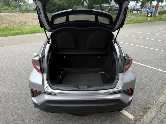 Toyota C-HR 1.8 Hybrid Bi-Tone 2018 Hybride Benzine 8