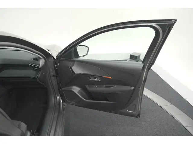 Peugeot 208 PureTech 100 Active Pack 2022 Benzine 58