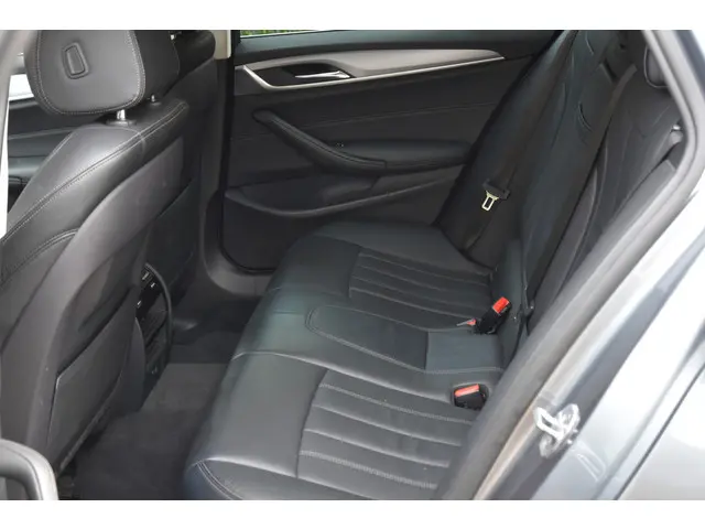BMW 5 Serie Touring 520i Executive Edition 2019 Benzine 9