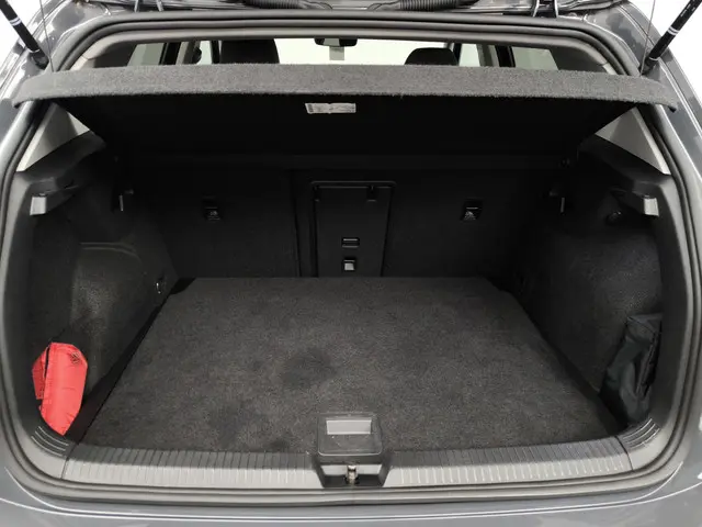 Volkswagen Golf 1.0 TSI Life 2022 Benzine 17