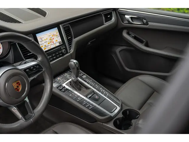 Porsche Macan 2.0 2018 Benzine 18