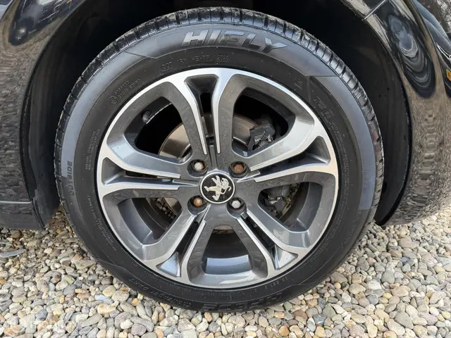 Peugeot 208 1.2 VTi Active,Airco,Cruise,5drs! 2013 Benzine 12