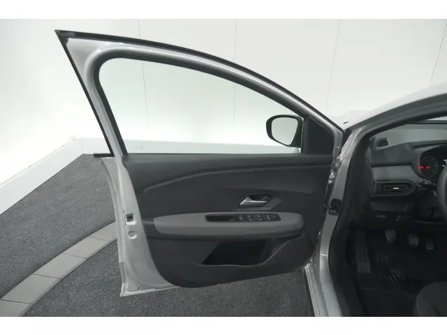 Dacia Sandero Stepway TCe 90 Expression 2024 Benzine 64