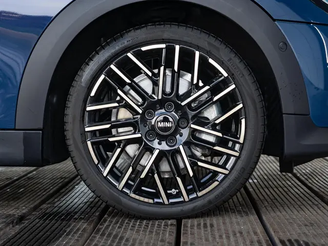 MINI 5-Deurs Cooper C Favoured 2025 Benzine 6