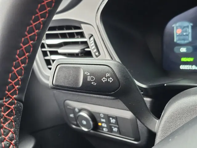 Ford Kuga 2.5 FHEV ST-Line X 2024 Hybride Benzine 17