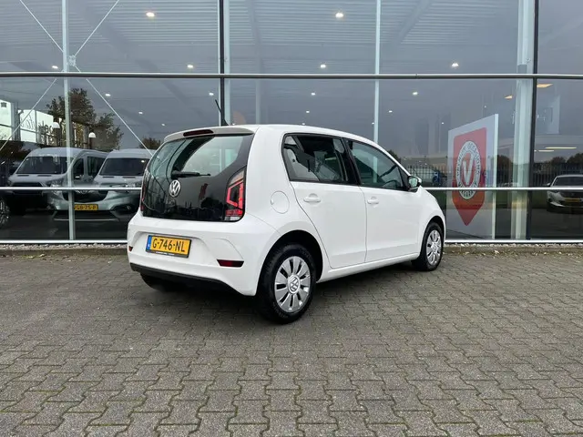 Volkswagen up! 1.0 BMT move up! 2019 Benzine 4
