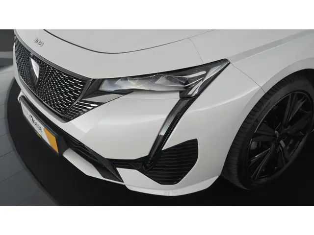 Peugeot 308 PureTech 130 GT Pack Business 2022 Benzine 18