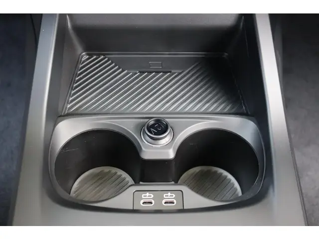 BMW 1 Serie 120 M Sport Design Edition 2025 Benzine 23