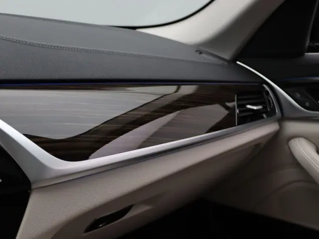 BMW 5 Serie Touring 530e 2023 Hybride Benzine 13