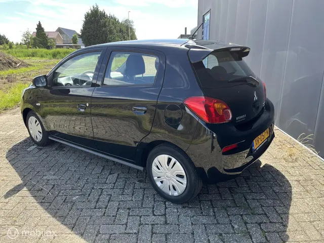 Mitsubishi Space Star 3