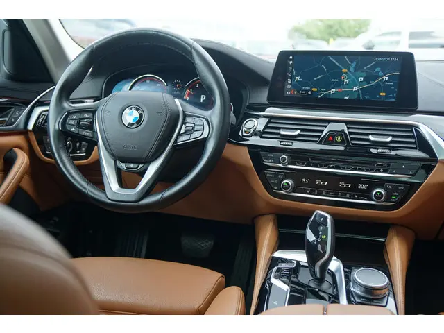 BMW 5 Serie Touring 530i xDrive Executive 2017 Benzine 31