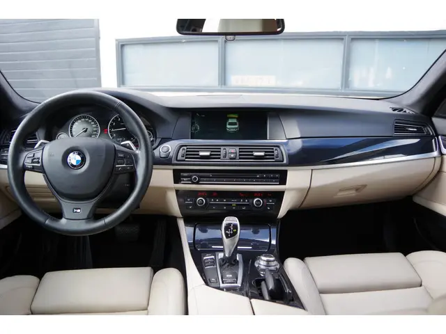 BMW 5 Serie 520i Upgrade Edition 2013 Benzine 30