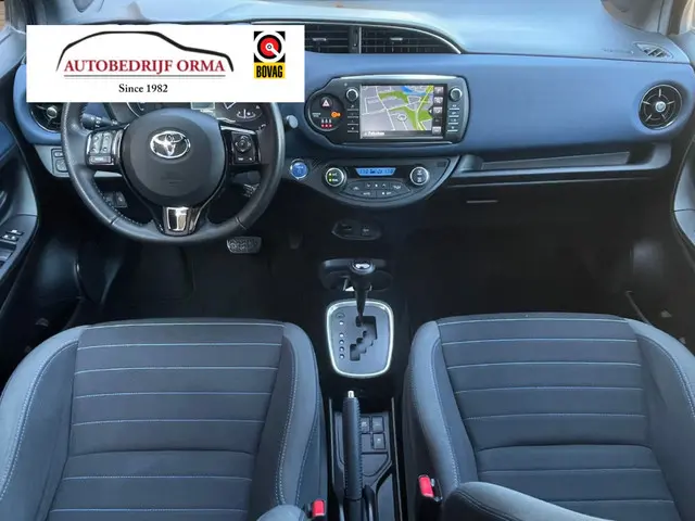 Toyota Yaris 1.5 Hybrid Bi-Tone 2017 Hybride Benzine 6