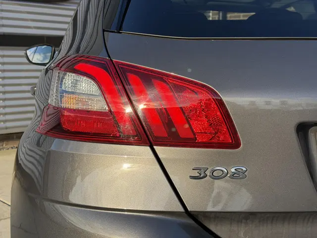 Peugeot 308 1.2 PureTech Allure 2019 Benzine 37