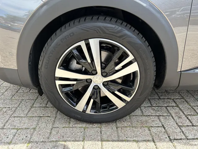 Peugeot 3008 1.6 HYbrid 225 GT 2023 Hybride Benzine 32