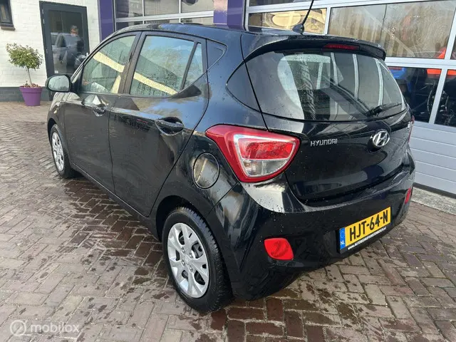 Hyundai i10 1.0i i-Motion Comfort * AIRCO * 2015 Benzine 4