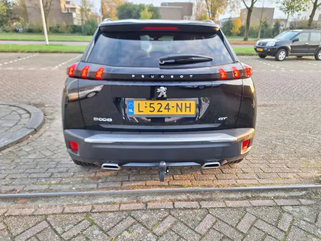 Peugeot 2008 1.2 PureTech GT 130pk TREKHAAK 2021 Benzine 8