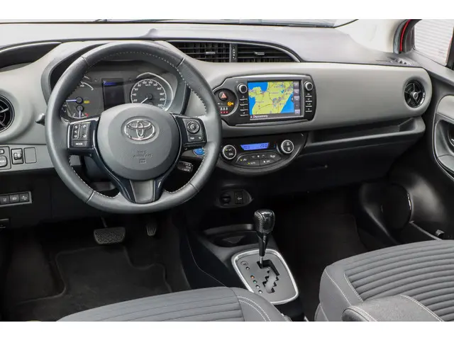 Toyota Yaris 1.5 Hybrid Dynamic 2019 Hybride Benzine 30