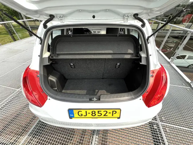 Suzuki Swift 1.2 Dynamic EASSS 2015 Benzine 9