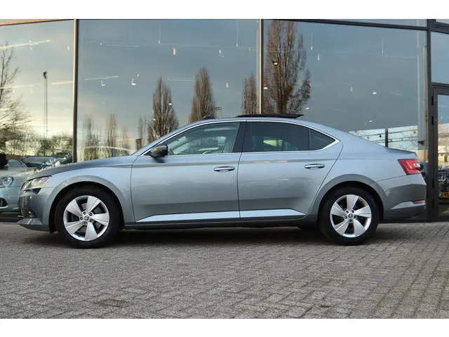 Škoda Superb 1.6 TDI AMBITION BUSINESS 2018 Diesel 12