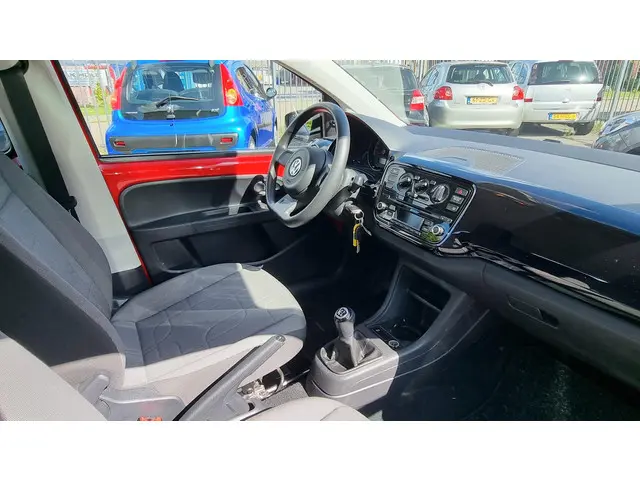 Volkswagen up! 1.0 move up! 2013 Benzine 11
