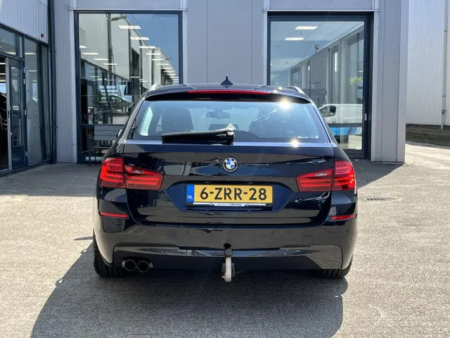 BMW 5 Serie Touring 520i High Executive 2015 Benzine 55