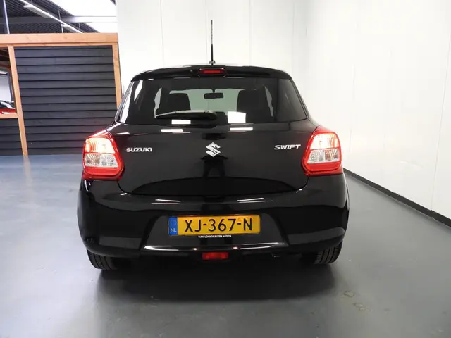 Suzuki Swift 1.2 Select 2019 Benzine 23
