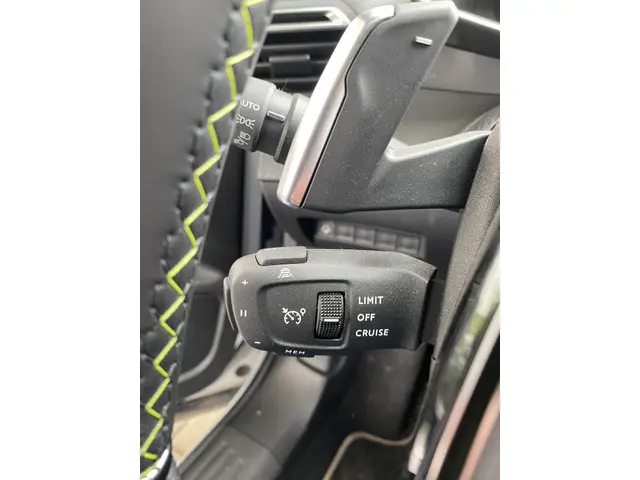 Peugeot 2008 1.2T 130pk Automaat GT 2023 Benzine 26
