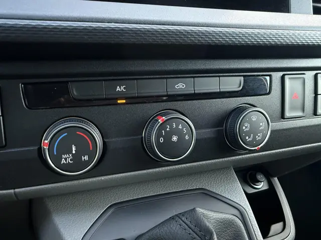 Volkswagen Transporter 2.0 TDI L1H1 28 2021 Diesel 22