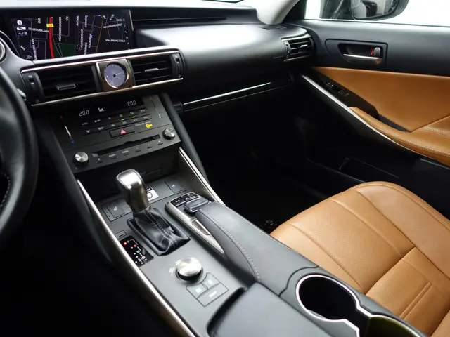 Lexus IS 300h Hybrid Edition 30 Aut- 2019 Hybride Benzine 8