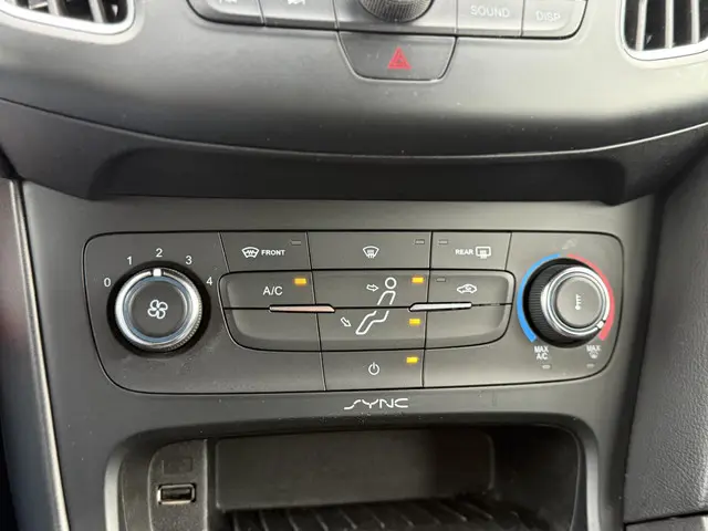Ford Focus 1.0 Titanium Edition 2015 Benzine 18