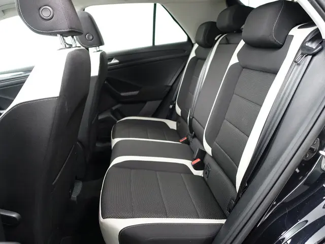 Volkswagen T-Roc 1.5 TSI R-line+ Aut- 2019 Benzine 24