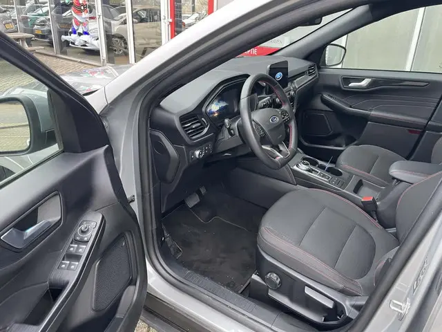 Ford Kuga 2.5 PHEV ST-Line 2023 Hybride Benzine 3