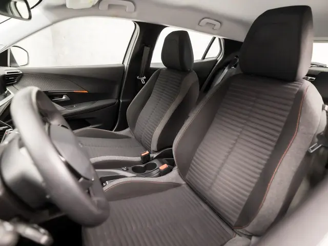 Peugeot 2008 1.2 PureTech Sport 2021 Benzine 13