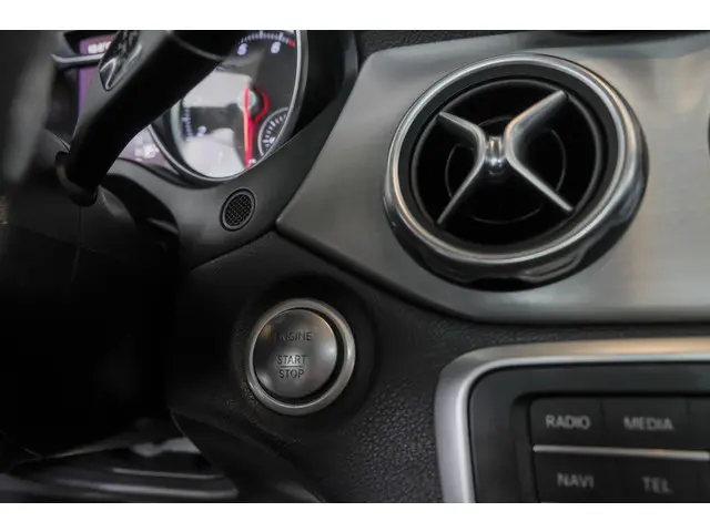 Mercedes-Benz GLA GLA180 AMG 122pk 2019 Benzine 41