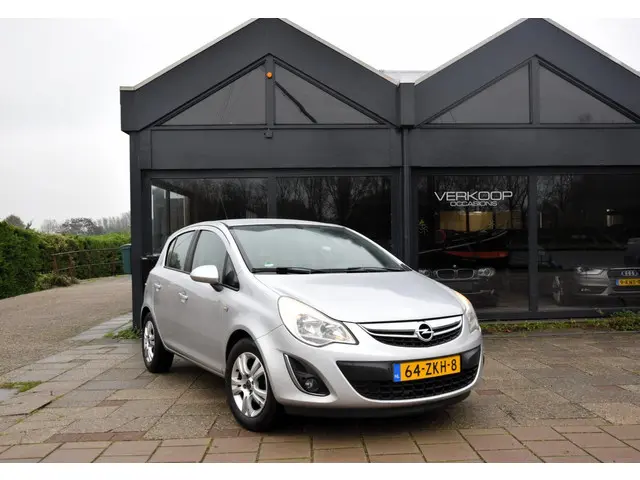 Opel Corsa 1.2-16V Rhythm 2012 Benzine 3