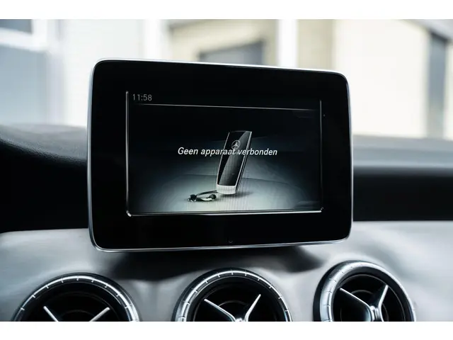 Mercedes-Benz CLA 180 AMG 2015 Benzine 33