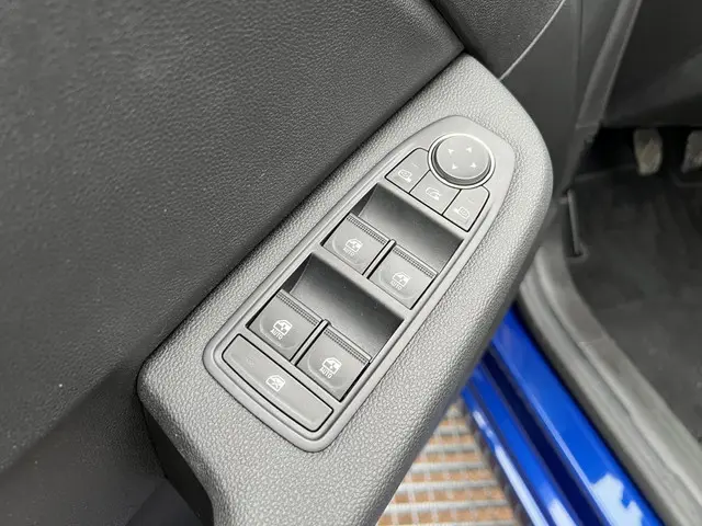 Mitsubishi Colt 1.0T MT Intense 2024 Benzine 18