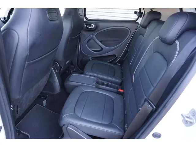 Smart Forfour 1.0 T BRABUS AUTOMAAT 2017 Benzine 13
