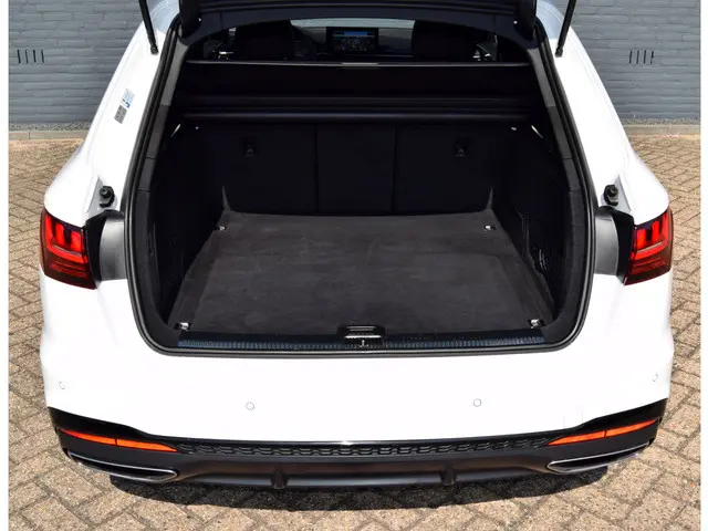 Audi A4 Avant 40 TFSI quattro S edition 2022 Benzine 44