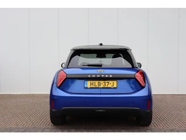 MINI 3-Deurs Cooper E | Favoured L 2025 Elektrisch 8