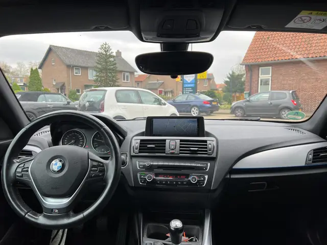 BMW 1 Serie 118i High Executive M-Pakket 2014 Benzine 7