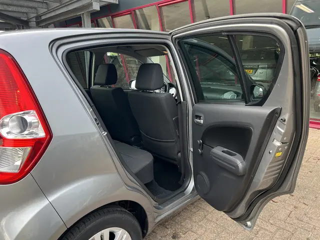 Suzuki Splash 1.2 Exclusive EASSS 2015 Benzine 31