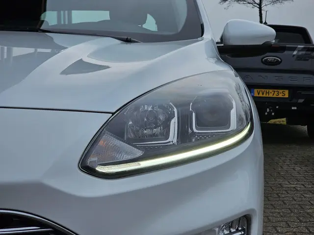 Ford Kuga 2.5 PHEV Titanium 2022 Hybride Benzine 32